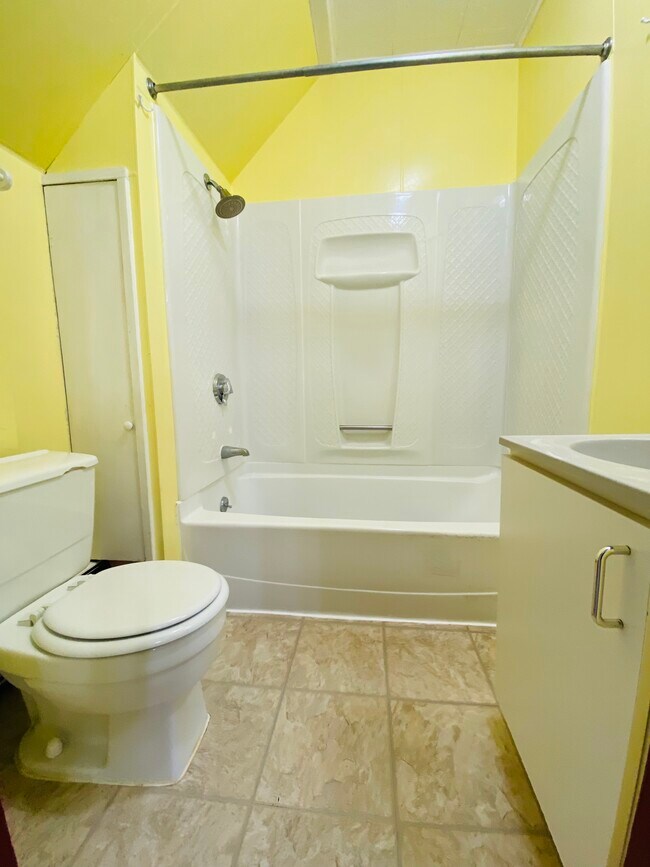 7 Kelsey St Apartments Waterville, ME