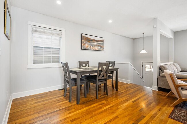 Photo - Beautiful 4 Bedroom in Short North