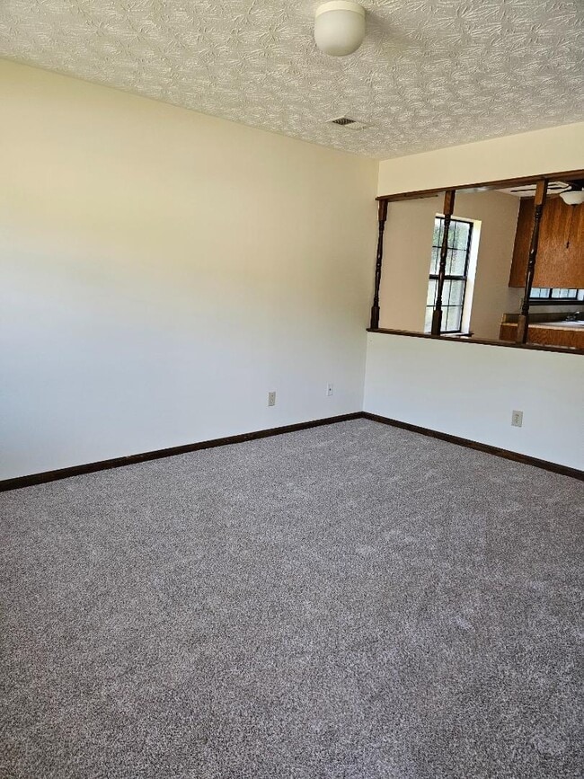 Photo - 215 Harper St