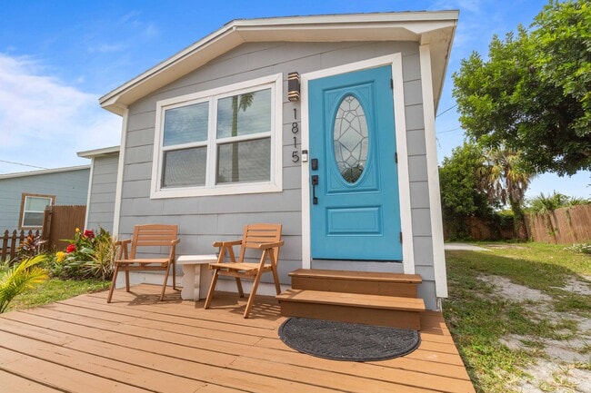 Photo - 1815-1812 12th St S