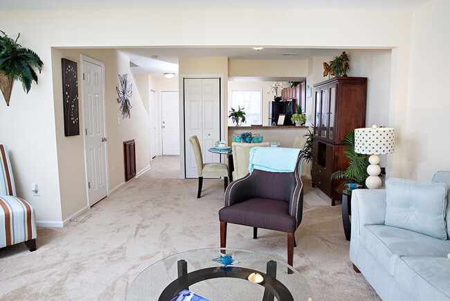 Longhill Pointe Apartments and Townhomes