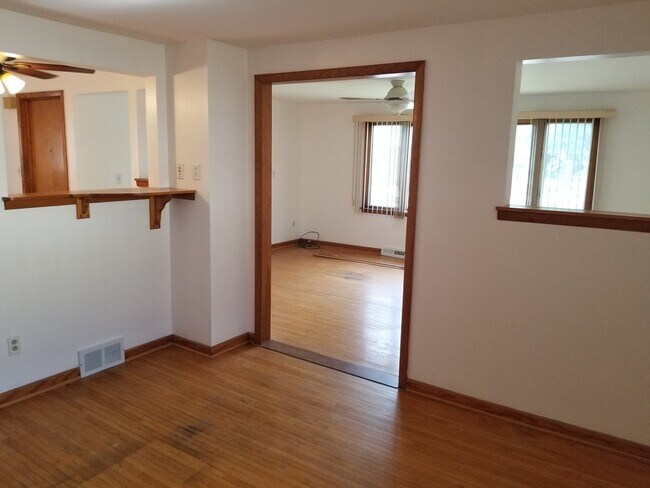 Dining Rm/Living Rm - 13 Fairelm Ln Unit 1