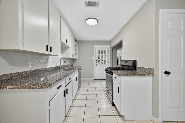 Building Photo - 6741 Feldspar St