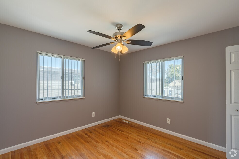 2BR, 1BA - 840SF - Second Bedroom