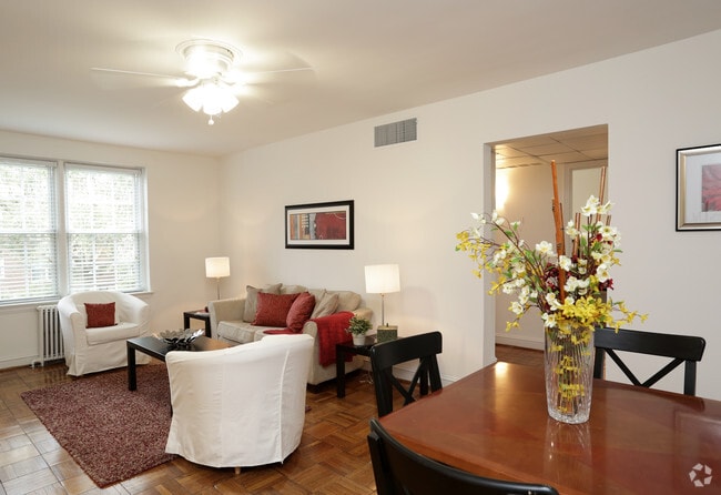Lyon Village Apts