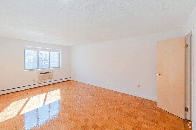 2 BR, 1 BA