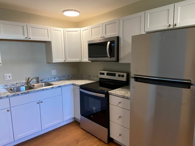 Photo - 1603 Queens Way