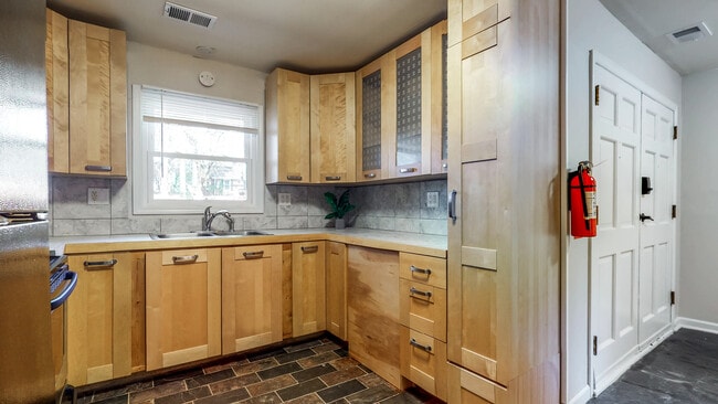 Photo - 4087 Creek Ct