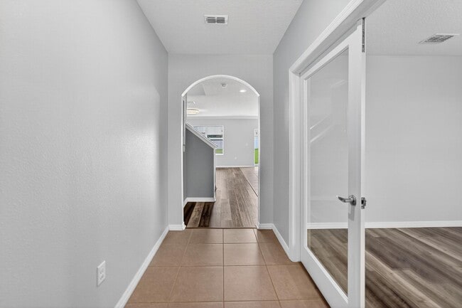 Photo - Stunning 5 bed/ 2 bath