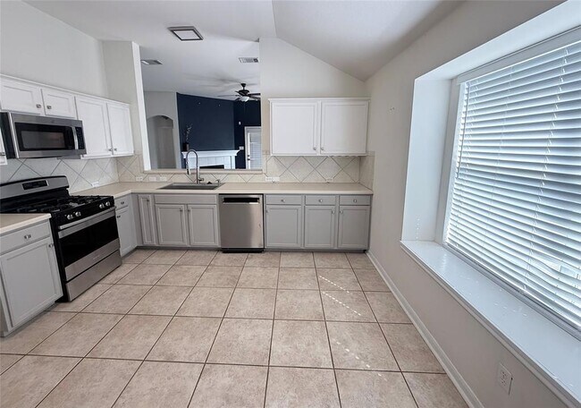 Photo - 428 River Crossing Trail