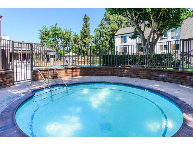 Jacuzzi - 1379 Caminito Gabaldon Unidad E