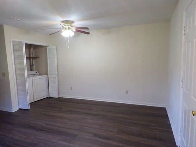 Photo - Rolling Meadows Apartments and Townhouses,... Unit 25E Parkview Drive