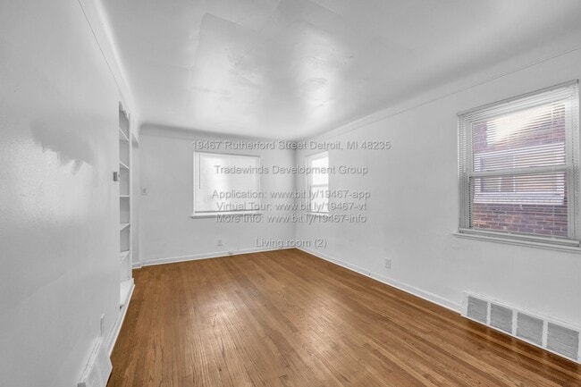 Photo - 19467 Rutherford St