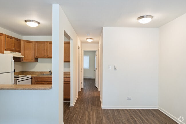 1BR, 1BA - 563SF - Kitchen, Dining Room