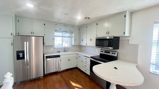 Photo - 5 Bedroom/3 Bathroom Home in Murray