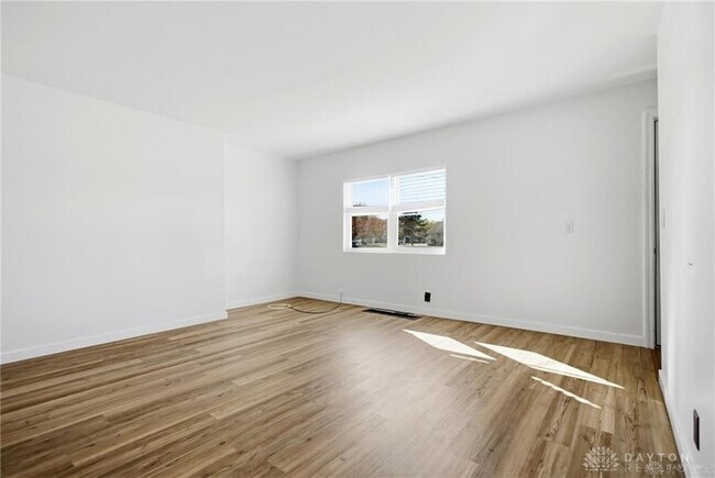 Photo - 2512 Harshman Rd