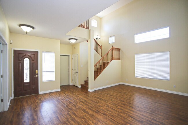 Photo - 512 E Rainbow Dr