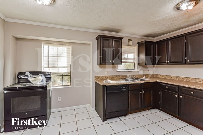 Photo - 975 Martin Rd