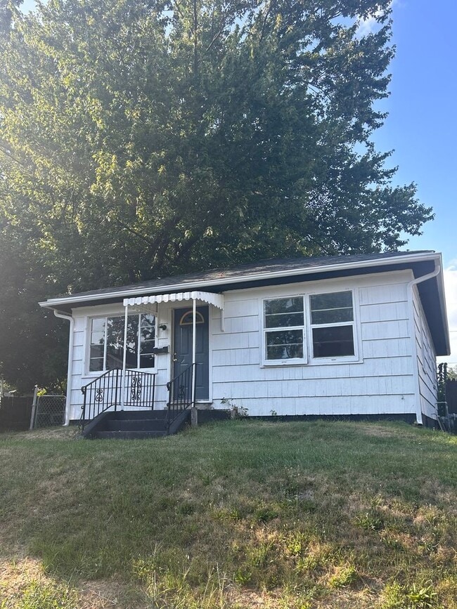 Building Photo - 1330 3rd St Rental