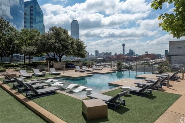 Photo - 1700 Cedar Springs Rd Unidad 2508