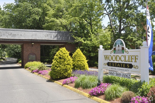 Building Photo - Woodcliff Estates
