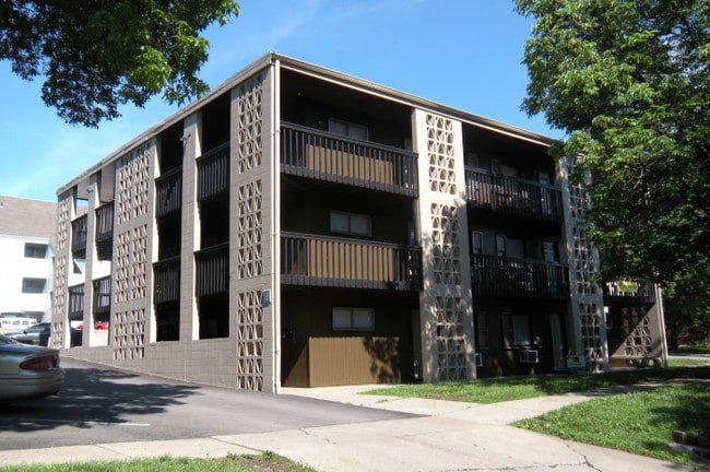 Rollins Place - Rollins Place Apartments