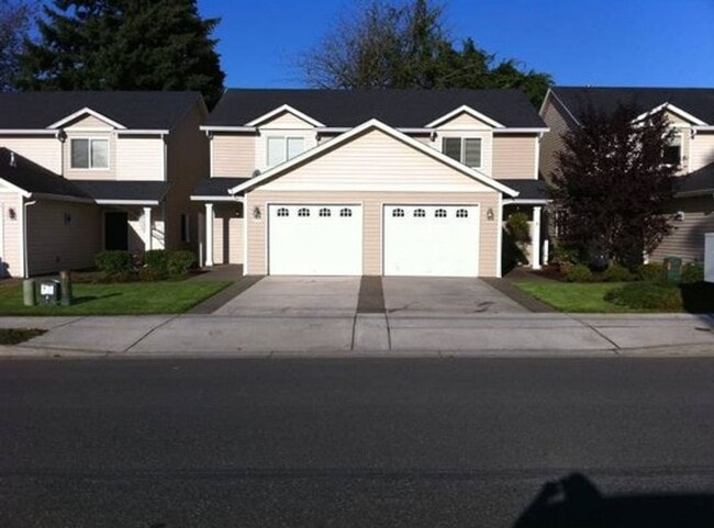 Building Photo - Stylish Three Bedroom Townhome In Camas!!