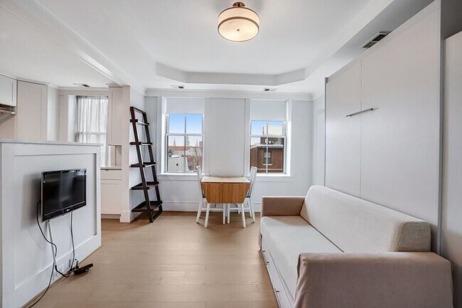 Building Photo - 1451 Park Rd NW Unit 520