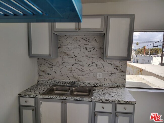 Photo - 1209 W 87th St Unit 5