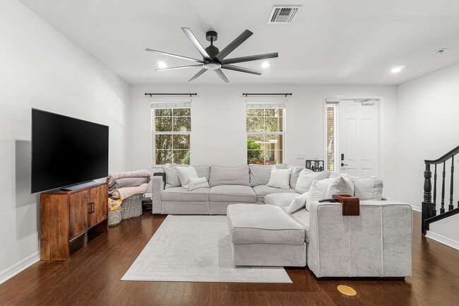 Photo - 1119 Community Dr