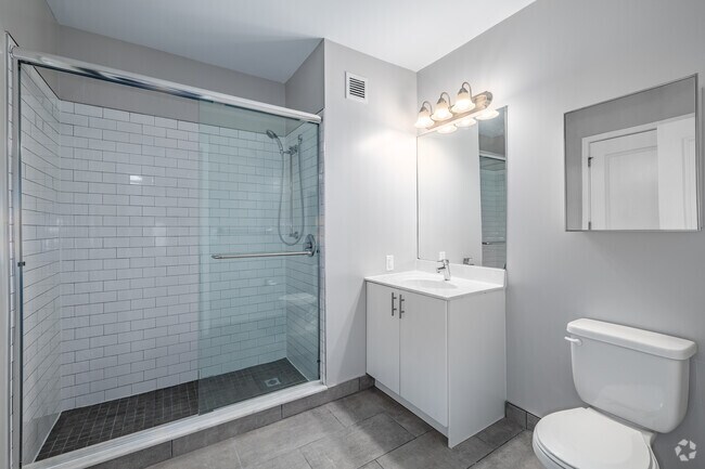 1BR, 1BA w/Den - 726SF - Bathroom
