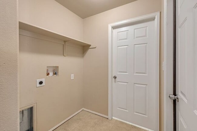 Building Photo - Spacious Multi-Level Townhome in Brookwillow