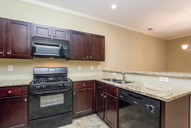 Photo - 335 Holbrook Dr