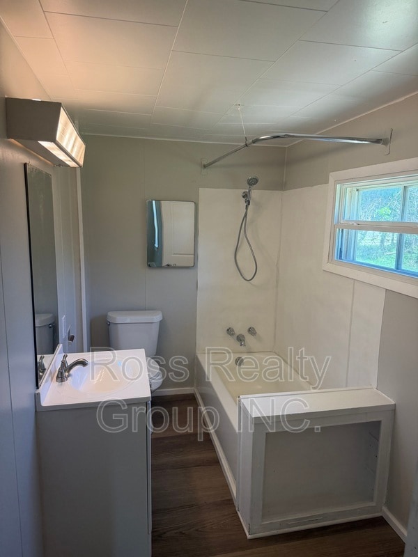 Photo - 1418 Colburn St