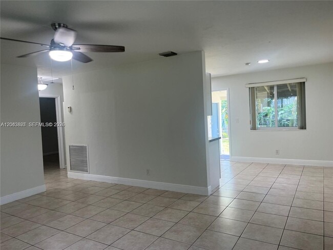 Photo - 753 SW 3rd St