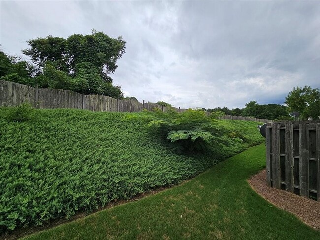 Photo - 2160 Hawks Bluff Trail NW