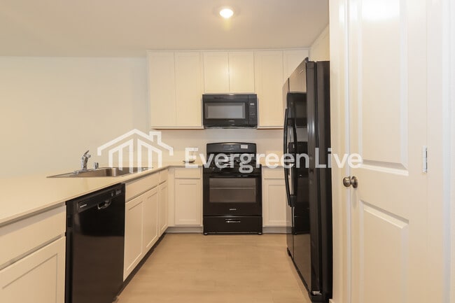 Photo - 1030 Raintree Rd