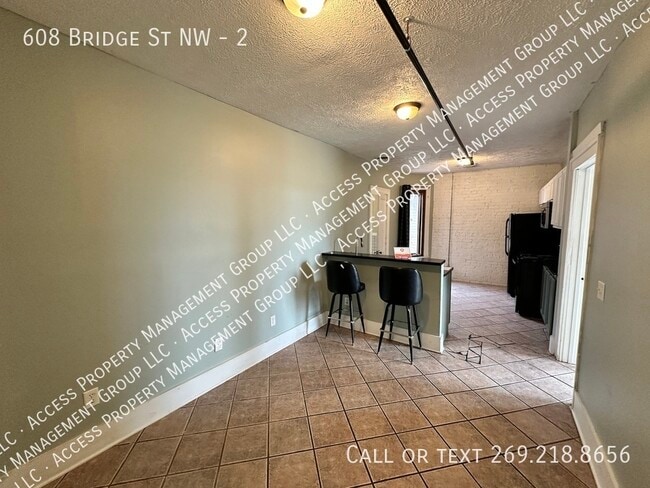 Photo - 608 Bridge St NW