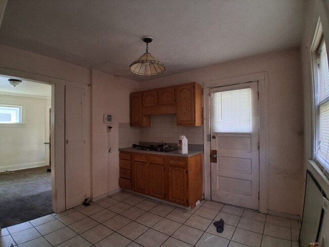 Building Photo - 3 BED 1 BATH BEAUTIFUL SINGLE FAMILY HOME