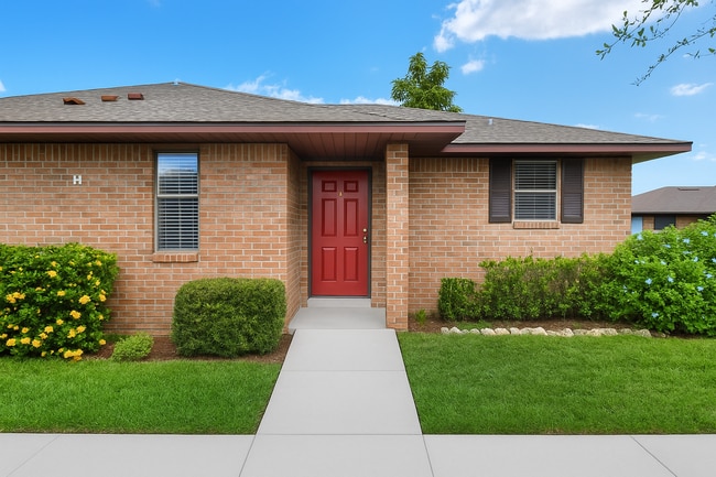 Building Photo - ***Cute 2 Bedroom Apartment in Eagle Lake Unit 2250
