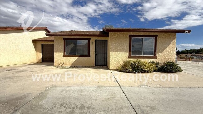 Photo - 15952 Sequoia St