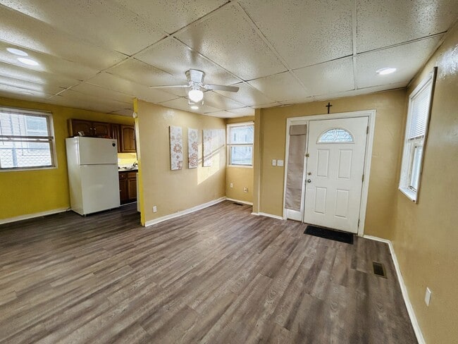 Photo - 242 W 28th St