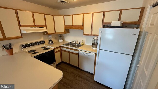 Photo - 17 E Front St Apartment Unit 200