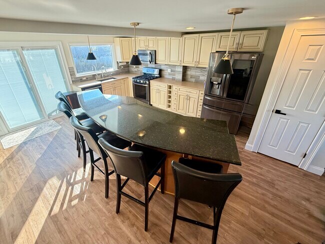 Photo - 256 Alley Ave