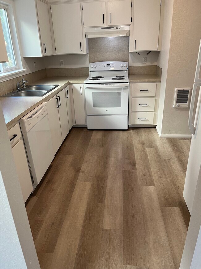 Photo - 171 SW 7th Ave