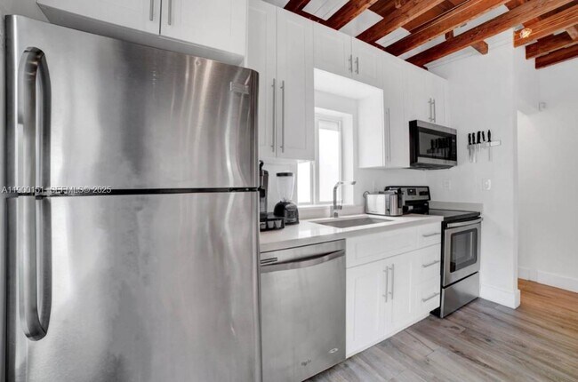 Photo - 524 NW 35th St Unidad 5