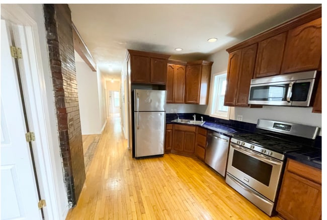 Building Photo - 7 Iroquois St Unit 2 Rental