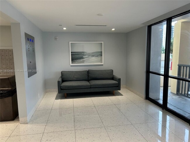 Photo - 20335 W Country Club Dr Unidad 1602