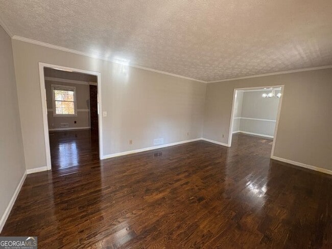 Photo - 2490 Trent Dr NE