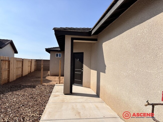 Building Photo - 6012 Curvy Hills Dr Unit 6012 Curvy Hills Dr #B